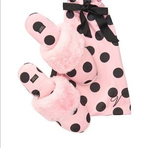 Victoria Secret Pink Slippers Sz L (9-10)